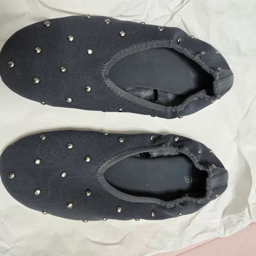 [BUNJANG] Zara Studded Flat Shoes Dark Grey / 자라 스터드 플랫 슈즈 다크 그레이