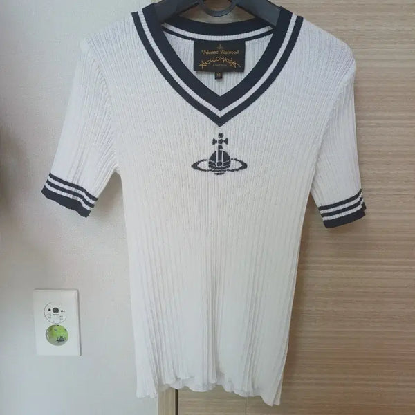 [BUNJANG] Vivienne Westwood x NewJeans Hanni Golf Knit Vest / 비비안웨스트우드 뉴진스 하니 골프 니트