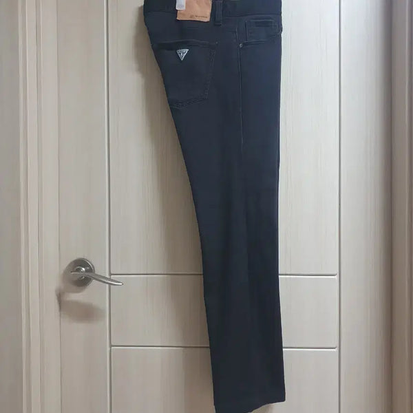 [BUNJANG] Guess Unisex Spandex Black Jeans / 게스 (76/30) 스판 (블랙) 남여공용
