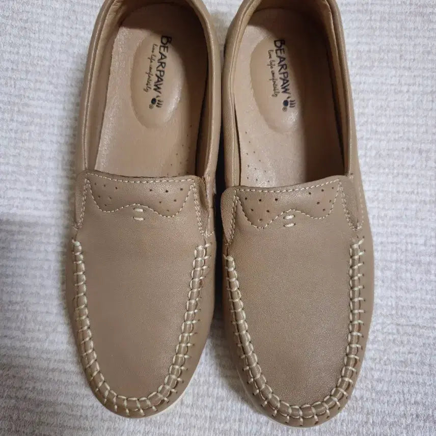 [BUNJANG] Bearpaw Lambskin Beige Stitch Loafers / 베어파우  카리나  양가죽  베이지  스티치  로퍼  통통235  1회시착