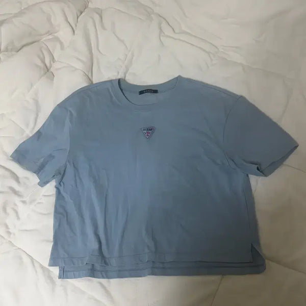 [BUNJANG] Guess Cropped Short Sleeve T-Shirt Sky Blue / 게스 크롭 반팔티 하늘색