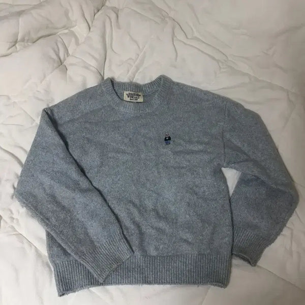 [BUNJANG] Who.A.U Bear Embroidered Knit Blue-Gray / 후아유 베어 자수 니트 블루그레이