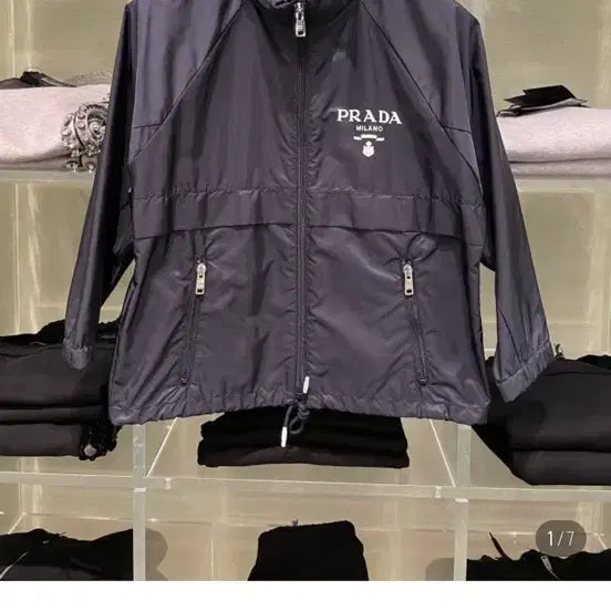 [BUNJANG] Prada Logo Re-Nylon Hooded Windbreaker Jacket / 프라다 로고 리나일론 후드 바람막이 자켓