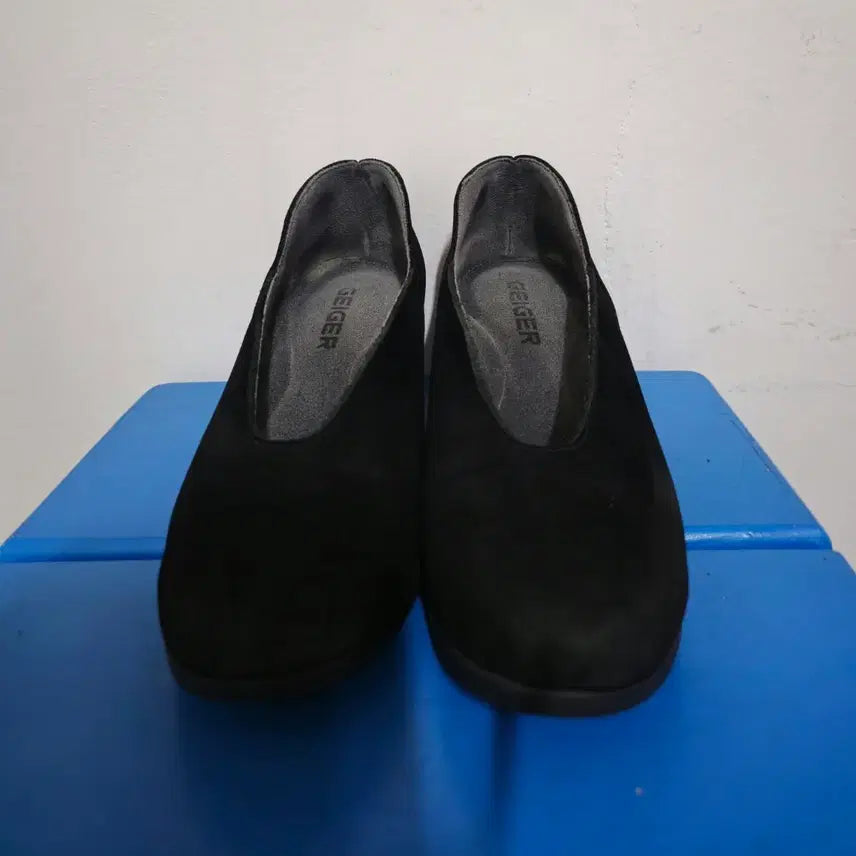 [BUNJANG] Geiger Suede Ballet Flats Black / 가이거 스웨이드  플렛슈즈  블랙. 240. 5회정도 시착