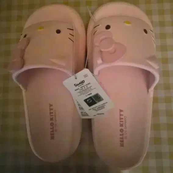 [BUNJANG] Hello Kitty Pink Slippers (New) / 헬로키티 핑크색 슬리퍼 235,245mm (새상품)
