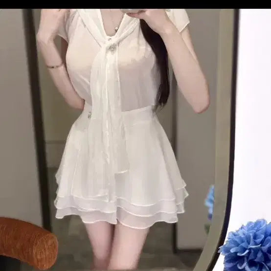[BUNJANG] Imported Chiffon Blouse with Brooch / 에이블리 수입의류 브로치 쉬폰 블라우스