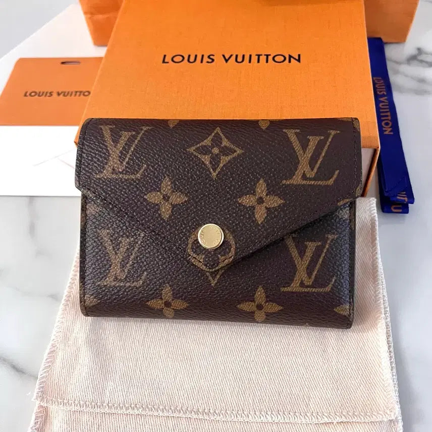 [BUNJANG] Louis Vuitton Victorine Wallet Monogram / 루이비통 빅토린 월릿 모노그램 여성 지갑