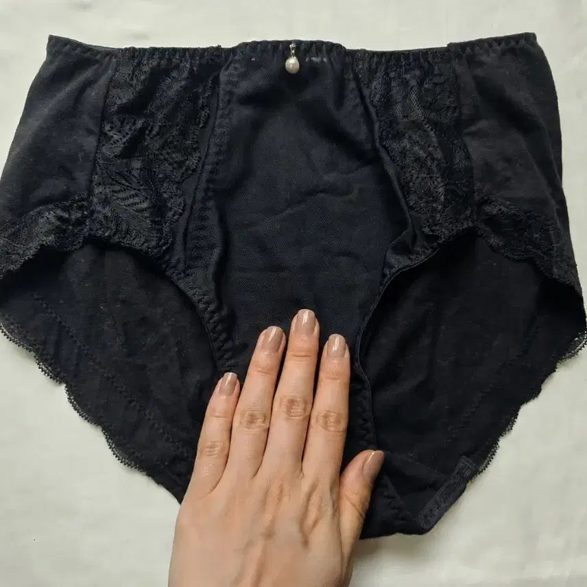 [BUNJANG] Black Lace Women's Panties (Used) / 검정색 레이스 여성 팬티 (중고)
