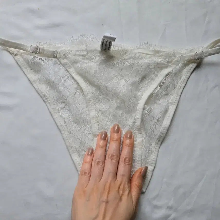 [BUNJANG] White Lace String Panties (Used) / 화이트 레이스 끈 팬티 (중고)