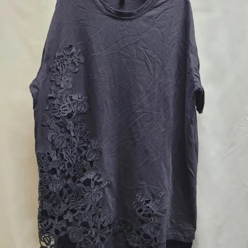 [BUNJANG] Lace Detail Black T-Shirt / 레이스 디테일 블랙 티셔츠