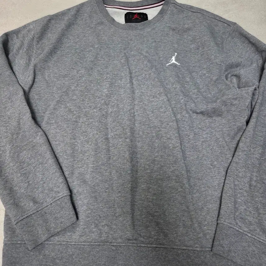 [BUNJANG] Nike Jordan Jumpman Mini Embroidery Sweatshirt / 나이키 조던 점프맨 미니자수 맨투맨