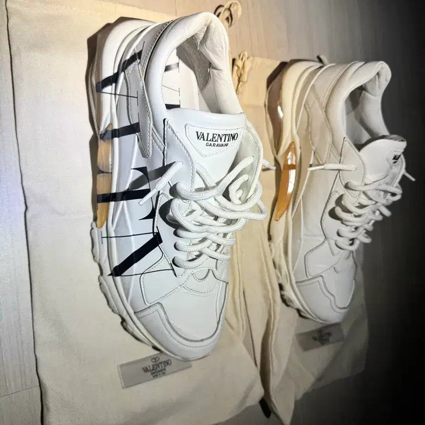 [BUNJANG] Valentino White Sneakers (Size 40.5 / 255mm) / 발렌티노 스니커즈 40.5(255mm)사이즈 화이트
