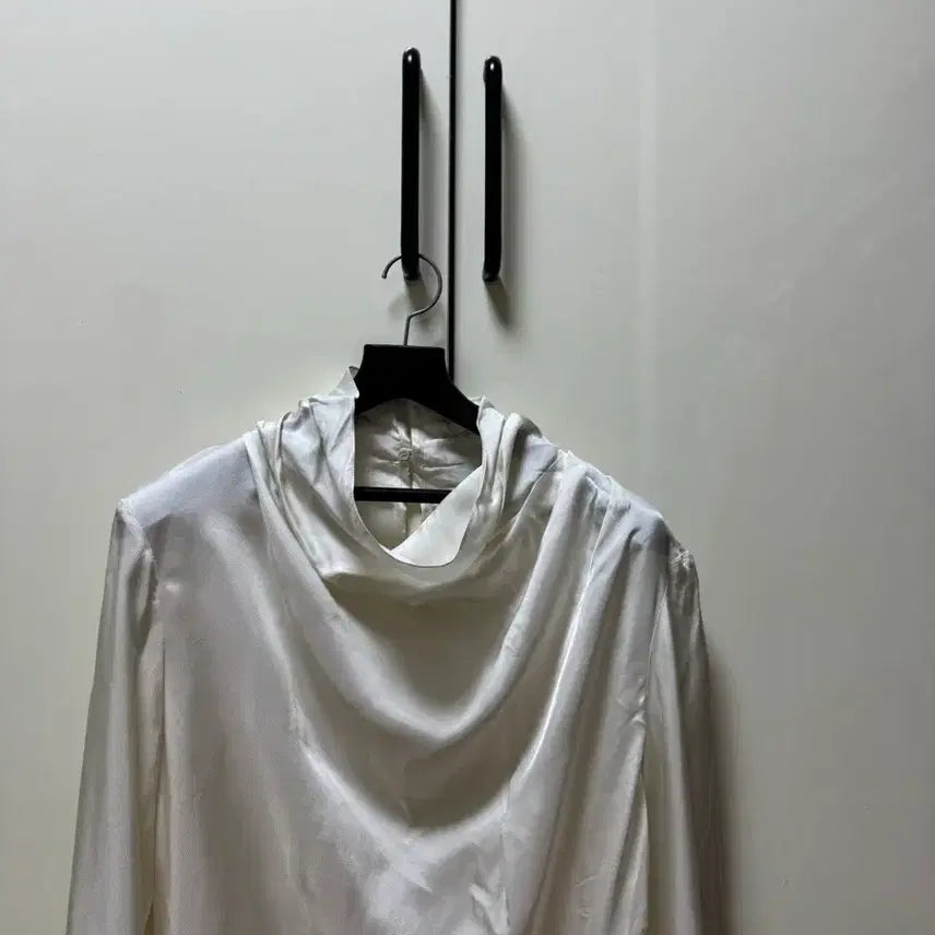 [BUNJANG] Siwha R2w Cowl Neck Blouse / siwha R2w 카울넥 블라우스