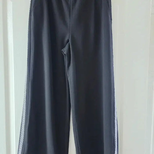 [BUNJANG] O'2nd Glitter Embroidered Drawstring Training Pants / O'2nd 글리터 자수 드로우스트링 트레이닝 팬츠