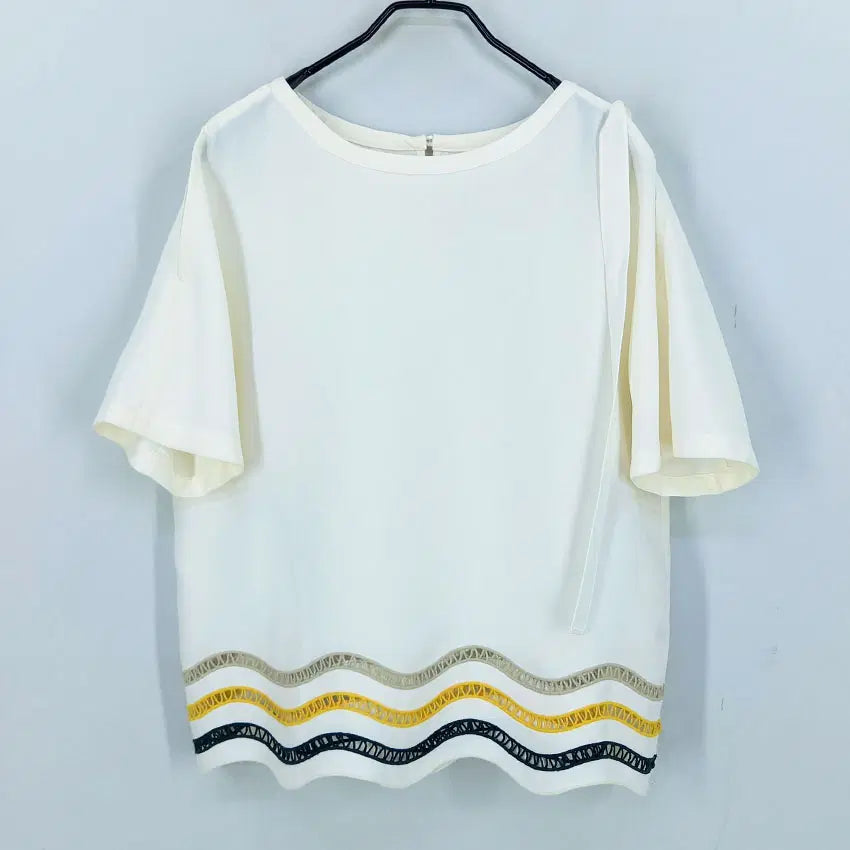 [BUNJANG] SJSJ Women's Summer Short-Sleeve Blouse Cream / SJSJ 여 여름 하단펀칭 소매트임 반팔블라우스 크림 (HU46490)