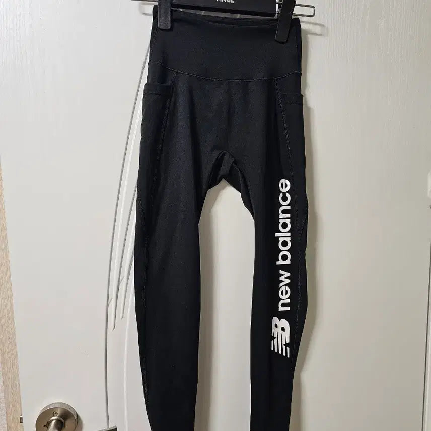 [BUNJANG] New Balance Women's Pocket Leggings Black / 뉴발란스 우먼스 포켓 레깅스 블랙