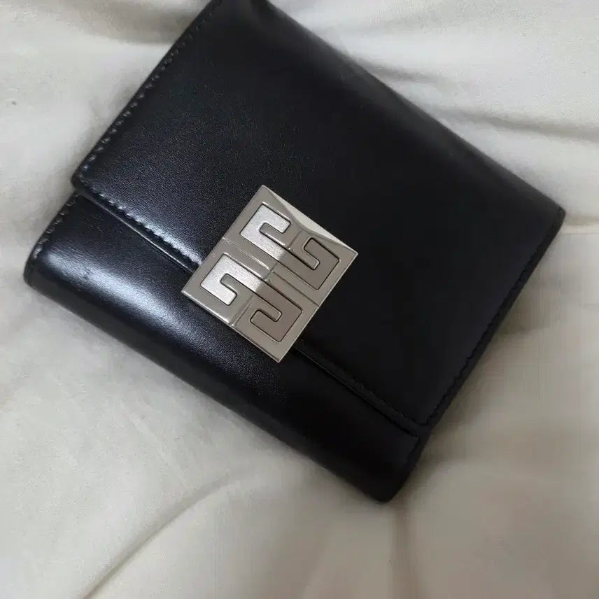 [BUNJANG] Givenchy 4G Logo Bifold Wallet Black / 지방시 4G 로고 여성 반지갑 블랙