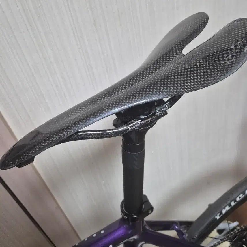 [BUNJANG] Full Carbon Saddle / 풀카본 안장 팝니다