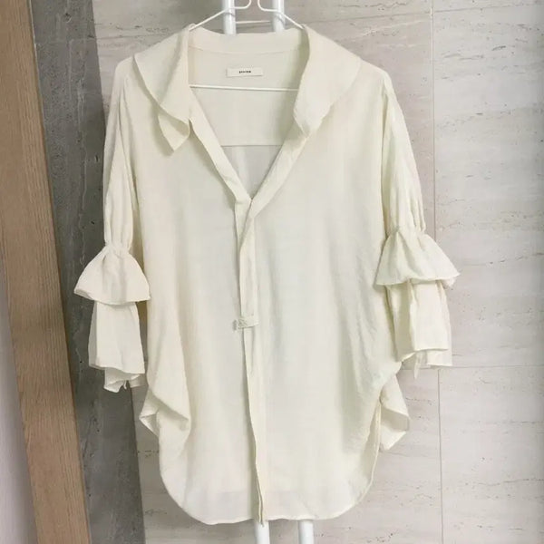 [BUNJANG] System Ruffle Oversized Blouse / SYSTEM 시스템 러플 오버핏 블라우스 55