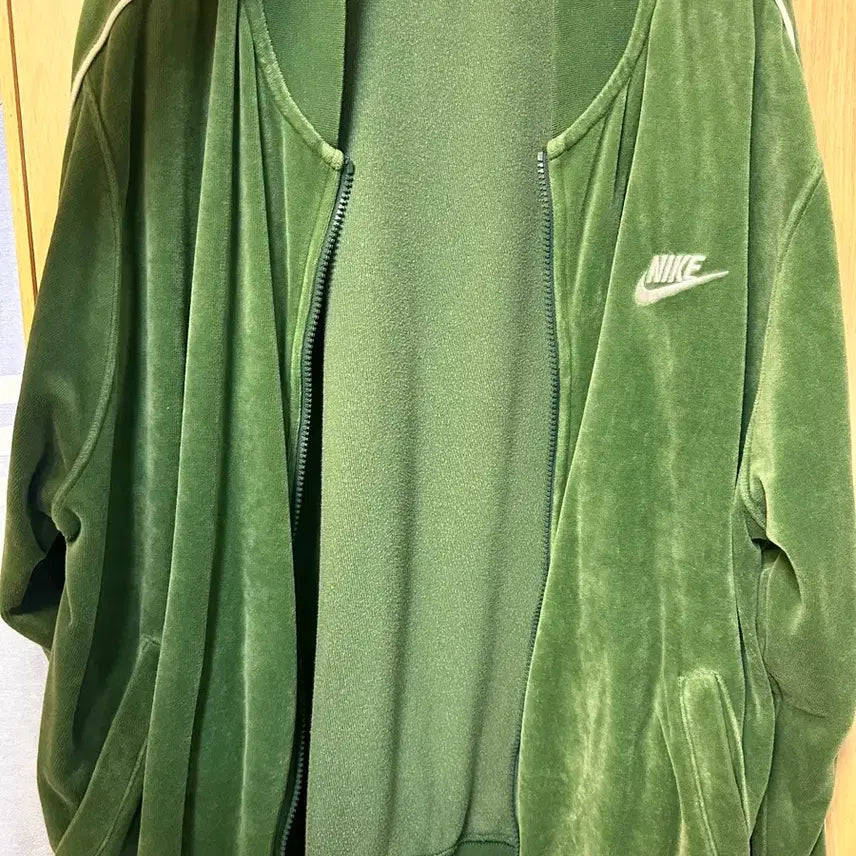 [BUNJANG] Nike Velvet Training Jacket Green / 나이키 벨벳 트레이닝 자켓 그린