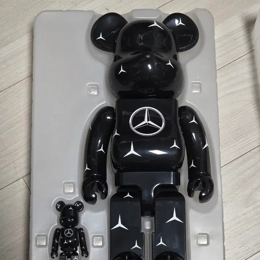 [BUNJANG] Mercedes-Benz x Bearbrick 400% & 100% Limited Edition Set / 메르세데스 벤츠 베어브릭 400&100 세트