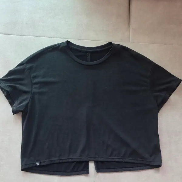 [BUNJANG] XEXYMIX Black Short Sleeve T-Shirt with Back Slit Detail / 젝스믹스티셔츠