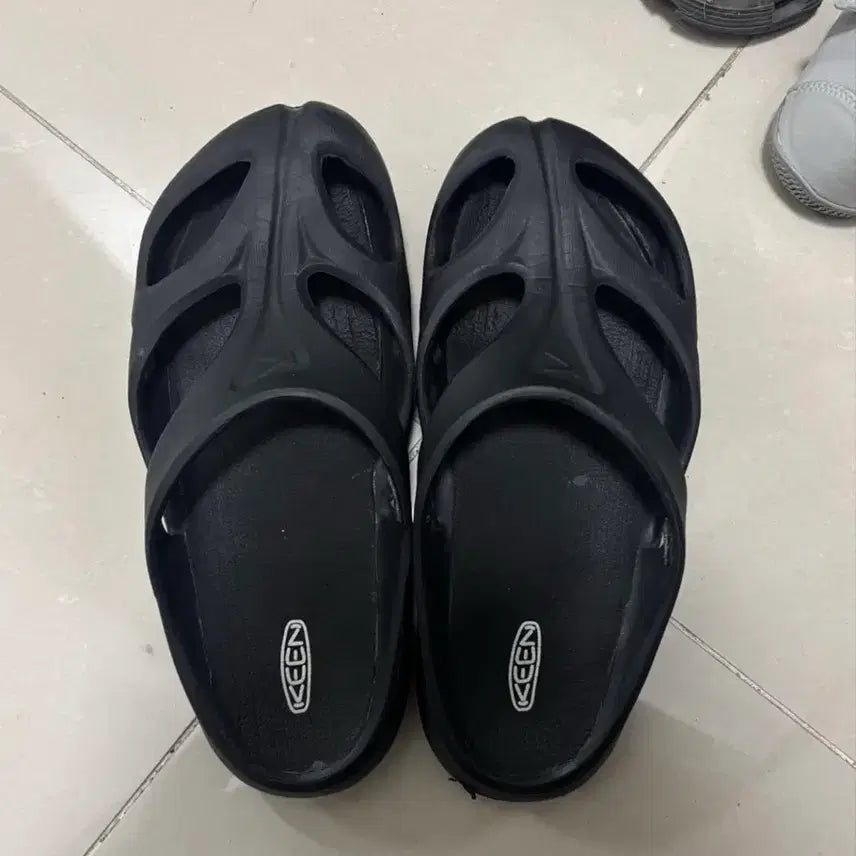 [BUNJANG] Kin Shanti Slide Black Size 260 / [260] 킨 샨티 슬라이드