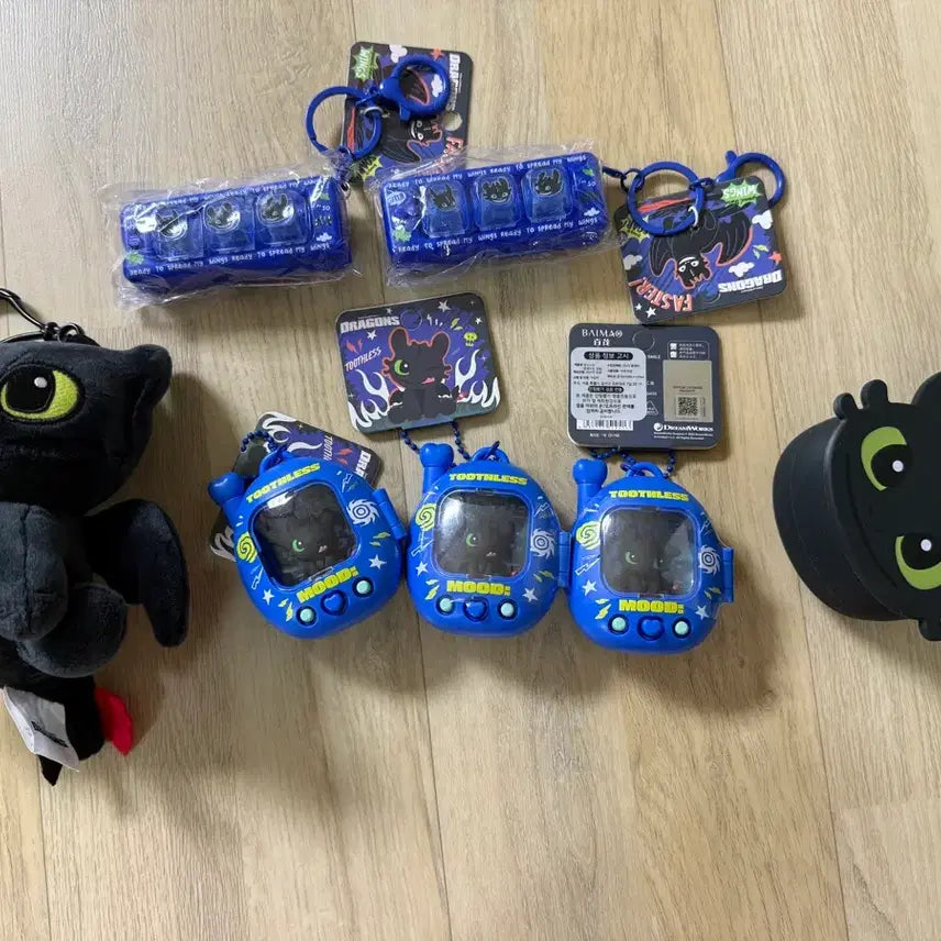 [BUNJANG] How to Train Your Dragon Toothless Plush Keychain, Tamagotchi, and LED EarPods Case / 투슬리스 키캡 다마고치 인형 키링 LED 이어팟케이스 인형뽑기 에어팟 케이스