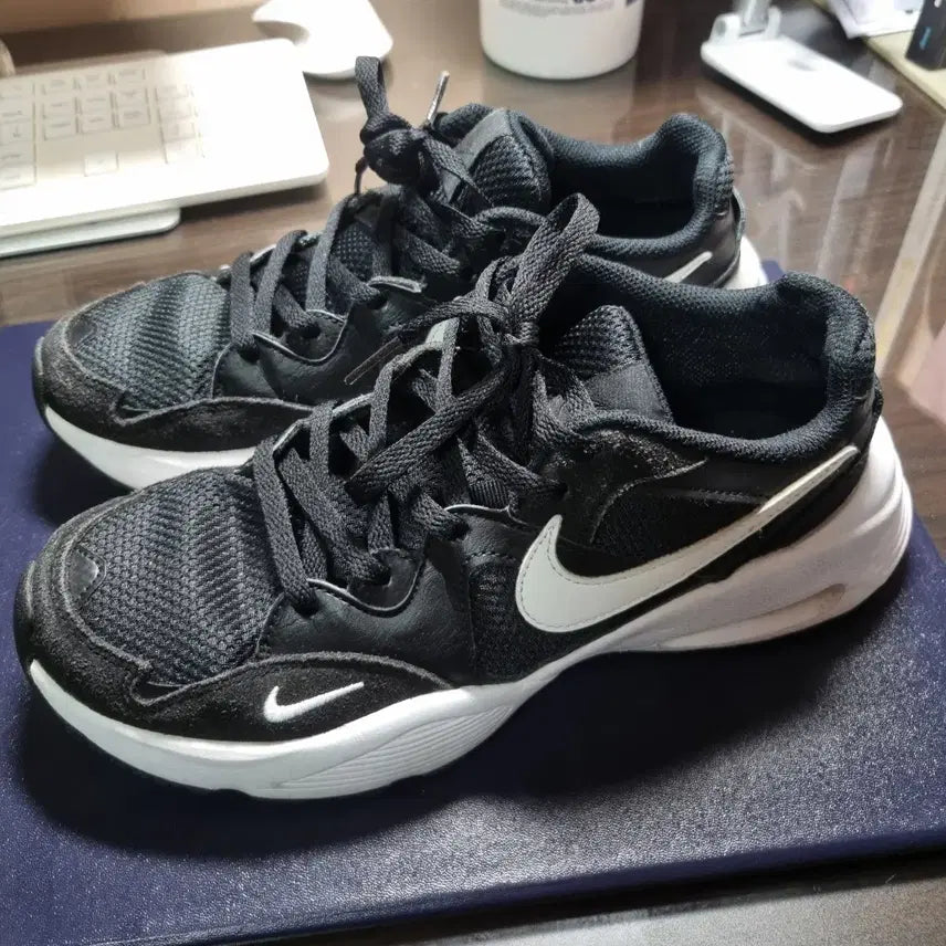 [BUNJANG] Nike Air Max Sneakers Black 245mm / (245mm) 발편한 나이키 에어맥스 운동화 블랙 팝니다 ^^