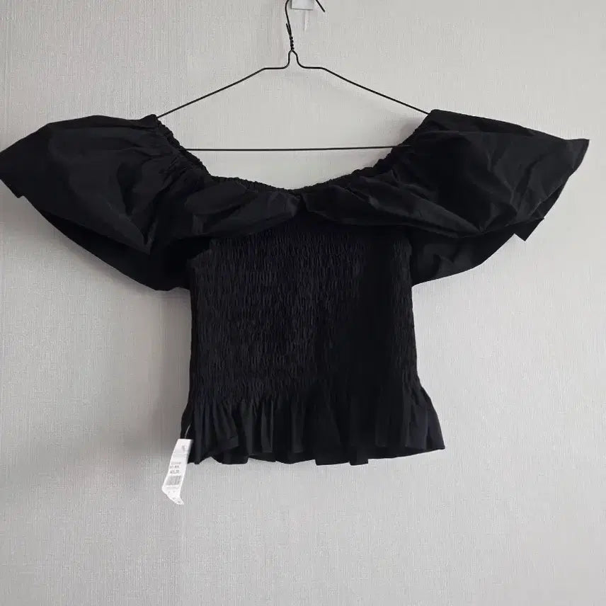 [BUNJANG] Black Off-Shoulder Smocked Crop Blouse Puff Sleeve / 블랙 오프숄더 스모킹 크롭 블라우스