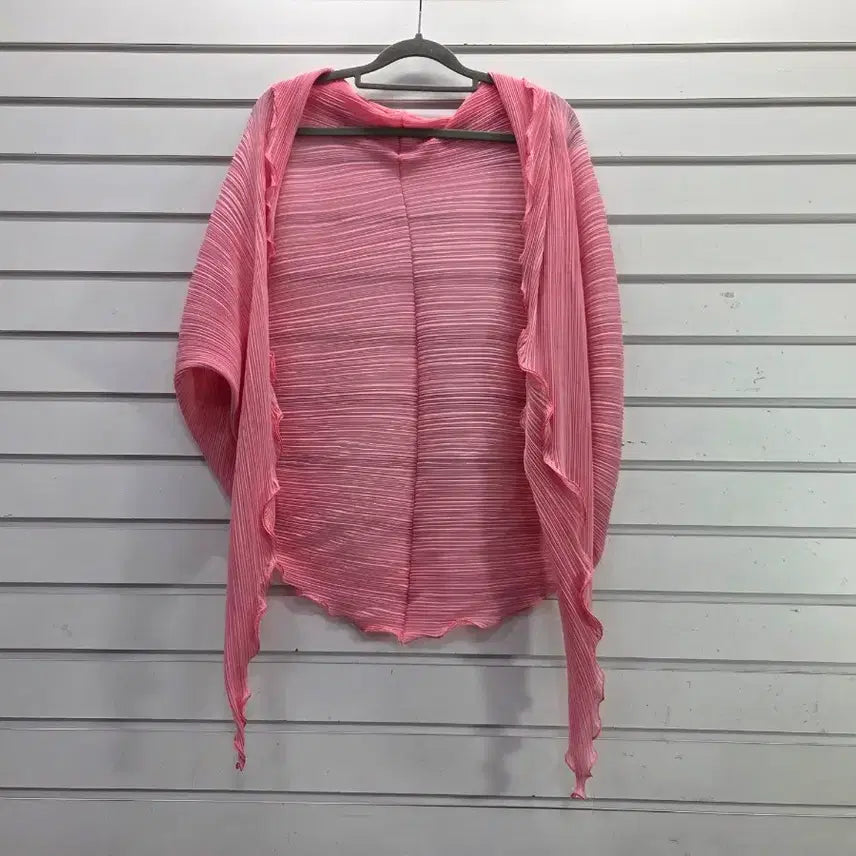 [BUNJANG] Pink Pleated Fabric Cardigan Scarf / 핑크 주름원단  가디건 겸 스카프/보물찾기천사
