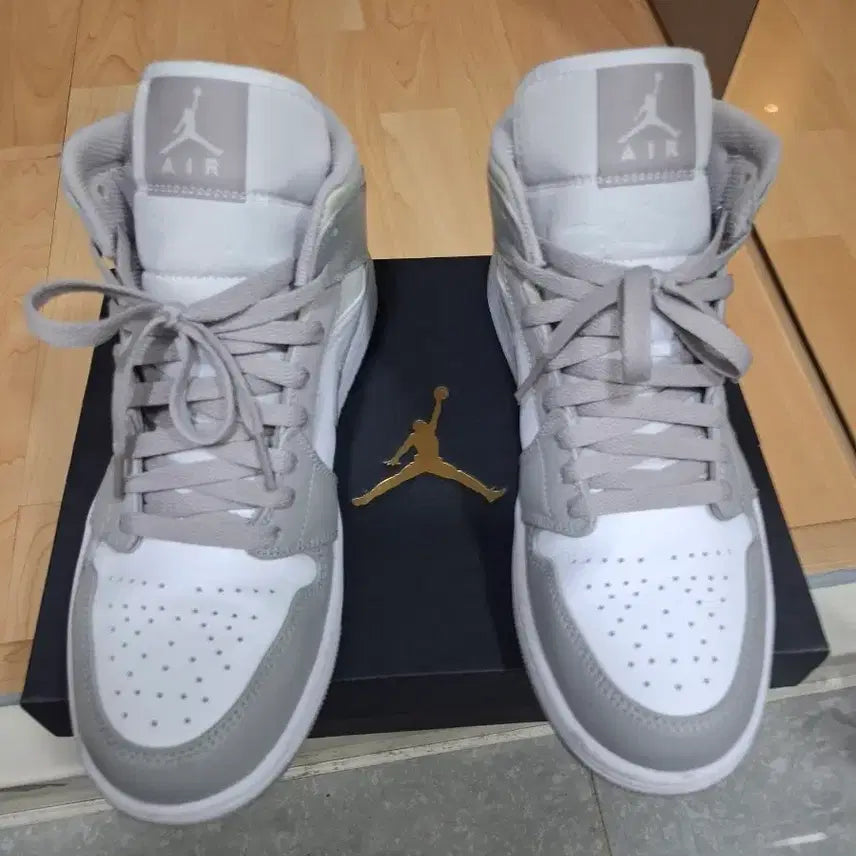[BUNJANG] Air Jordan 1 Mid Grey White / 에어 조던 1 미드 그레이 화이트