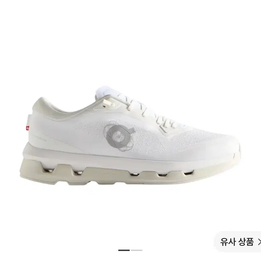 [BUNJANG] On Running x Kiss Cloudzone White Ice EU42 / 새상품)EU42 온 러닝 x 키스 클라우드존 화이트 아이스