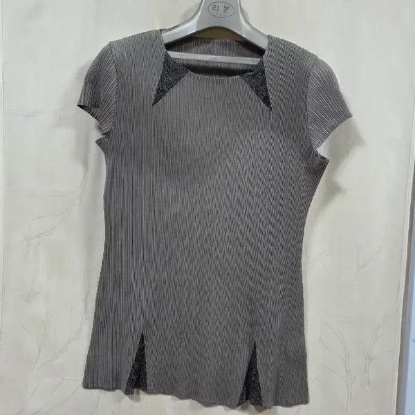 [BUNJANG] Chic Pleated Blouse (Free Size) / 세련된플리츠블라우스(free)새제품