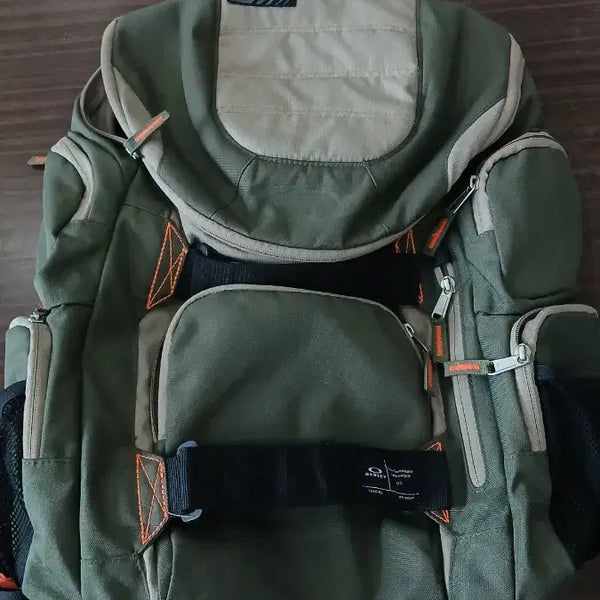 [BUNJANG] Oakley Entour 2.0 Backpack Olive Green / 하자2  프린팅헤짐 옆매쉬그물일부찢김 오클리 백팩 올리브 그린 엔튜로2.0
