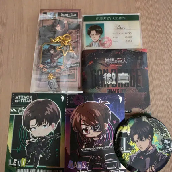 [BUNJANG] Attack on Titan Levi Survey Corps ID Card, Badge, Postcard, Keychain Bundle Set / 진격의거인 리바이 병단증, 뱃지, 엽서, 키링 일괄 양도합니다.