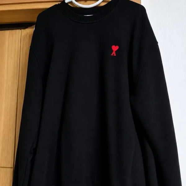 [BUNJANG] Ami Heart Logo Sweatshirt Black / 아미 하트 로고 맨투맨 블랙