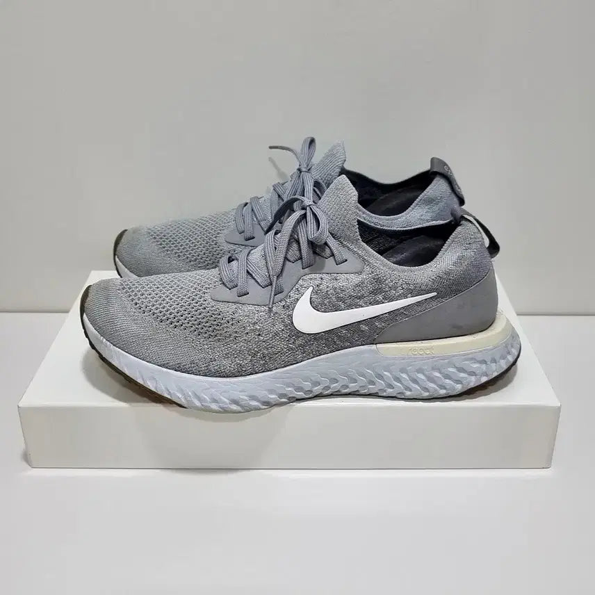 [BUNJANG] Nike Epic React Flyknit Running Shoes / 나이키 에픽 리엑트 플라이니트 275 런닝화 운동화