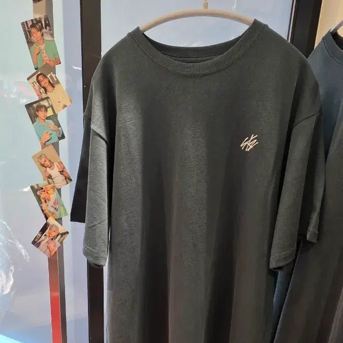 [BUNJANG] Stray Kids This&That T-shirt Photocard Changbin / 스키즈)This&That 티셔츠 포카 판매 (창빈이)