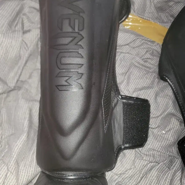 [BUNJANG] Venum Calf Guards Black L / 베넘 종아리 보호대 블랙. L사이즈