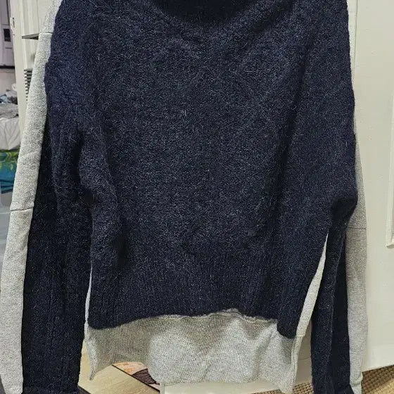 [BUNJANG] Navy Colorblock Turtleneck Sweatshirt / 네이비 배색 터들넥 맨투