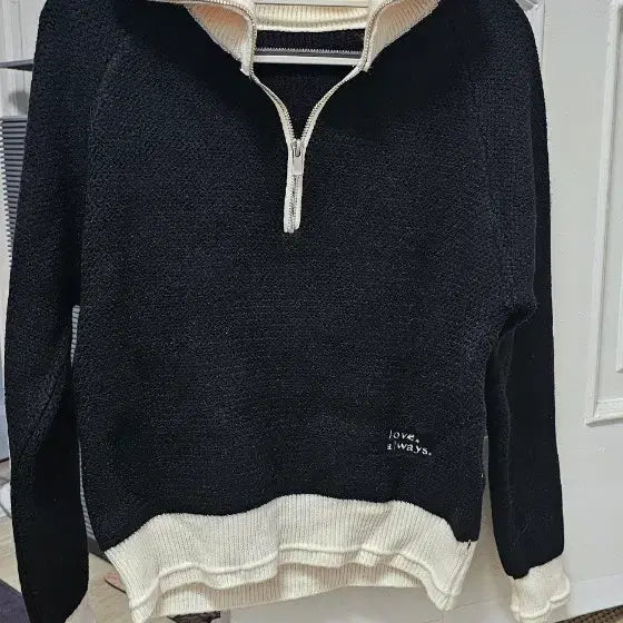 [BUNJANG] Black & Ivory Color Block Half-Zip Knit / 블랙 아이보리 반집업