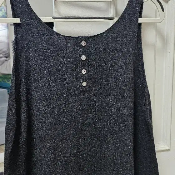 [BUNJANG] Button Sleeveless Knit / 단추 민소매 니트