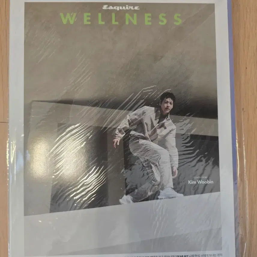 [BUNJANG] Esquire Wellness Magazine Issue 2 feat. Kim Woo-bin / 에스콰이어 esquire wellness 잡지 issue2 김우빈