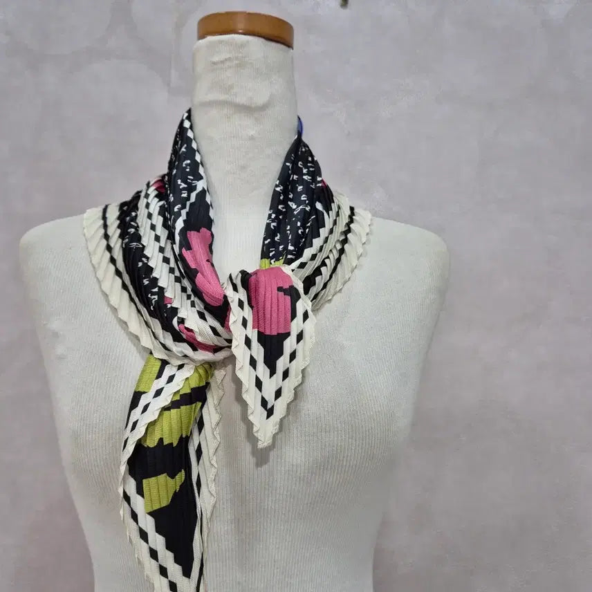 [BUNJANG] Crocodile Pleated Scarf / 크로커다일  플리츠   머플러
