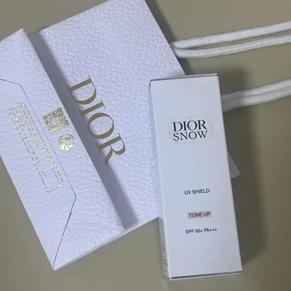 [BUNJANG] Dior Snow UV Shield Tone-Up Sunscreen 30ml / (새제품)디올 스노우 유브이 쉴드 톤업 썬크림 30ml