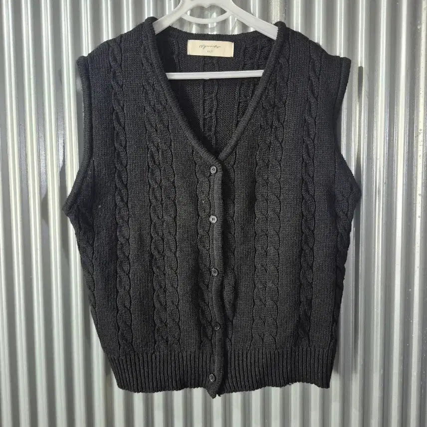 [BUNJANG] 66Girls Black Cable Knit Vest (Free Size) / 육육걸즈 여성 케이블 니트 조끼 검정