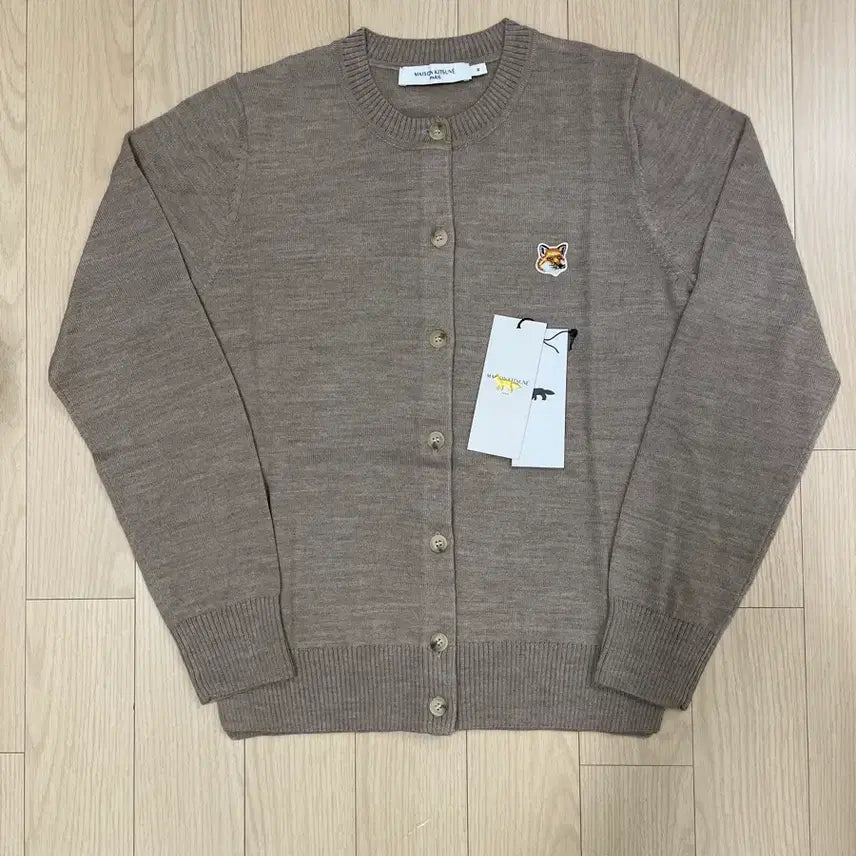 [BUNJANG] Maison Kitsuné Single Fox Cardigan Beige M / [거의 새제품] 메종키츠네 싱글폭스 가디건 여자 베이지 M 택포 19.7