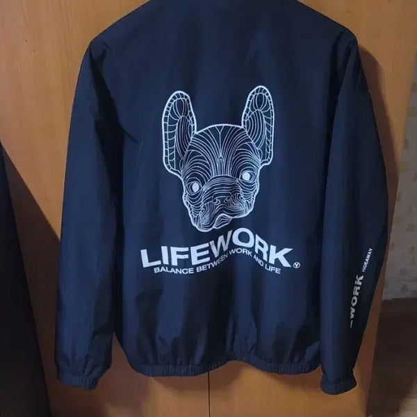 [BUNJANG] Lifework Black Bulldog Printing Windbreaker / 라이프워크 검정색 불독 프린팅 바람막이