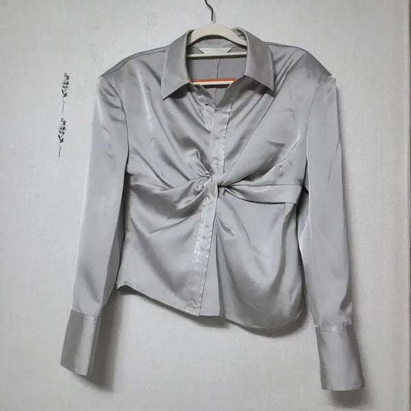[BUNJANG] Dragon Blues Twist Shirring Satin Blouse / 새상품 드래곤블루스 트위스트 셔링 새틴 셔츠 블라우스 44 55초